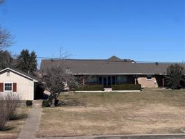 featured image of 119 Lakeshore Dr