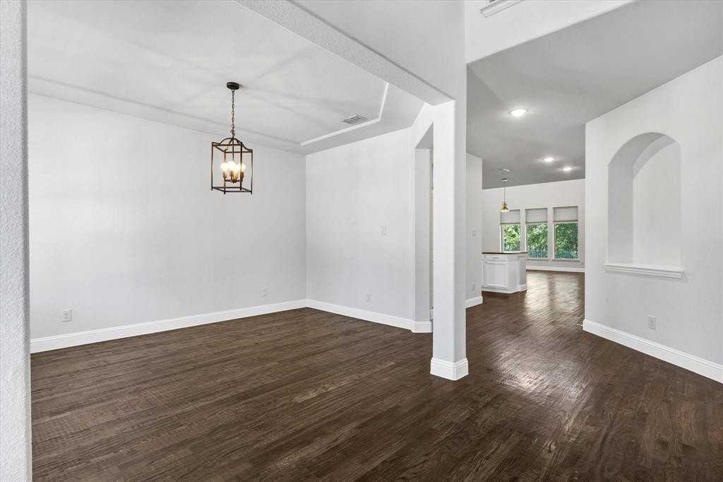 4512 Sage Ln - Photo 3 of 36