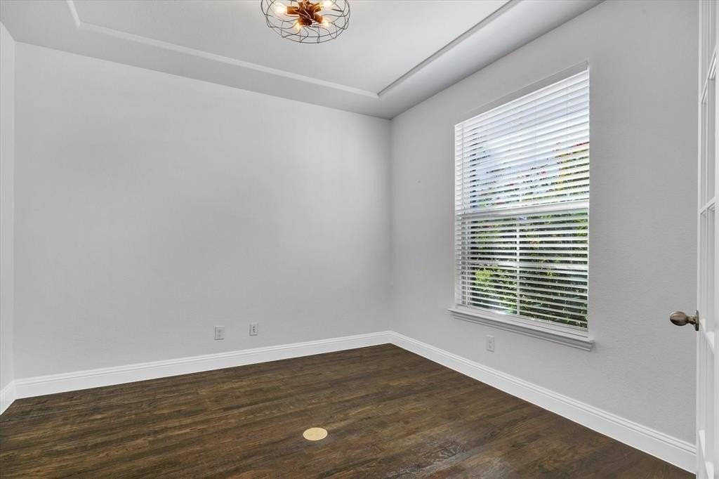 4512 Sage Ln - Photo 5 of 36