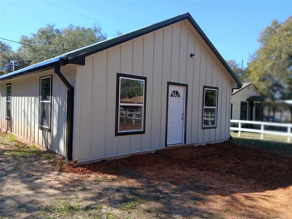 135 County Road 1704 - Photo 2 of 5