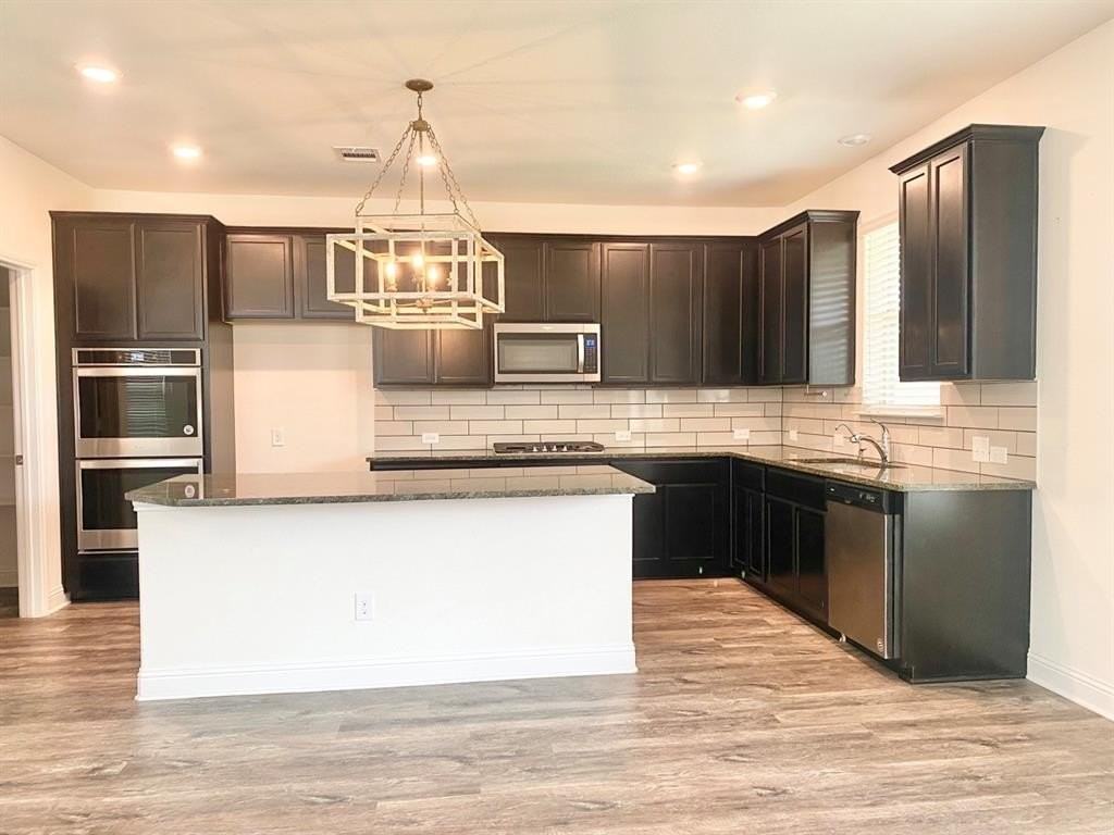 816 Brock Dr - Photo 2 of 14