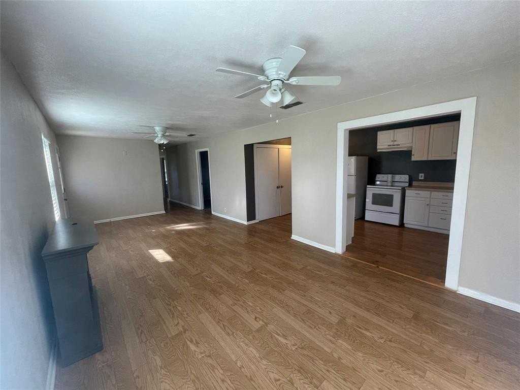 900 Elizabeth Blvd - Photo 6 of 17