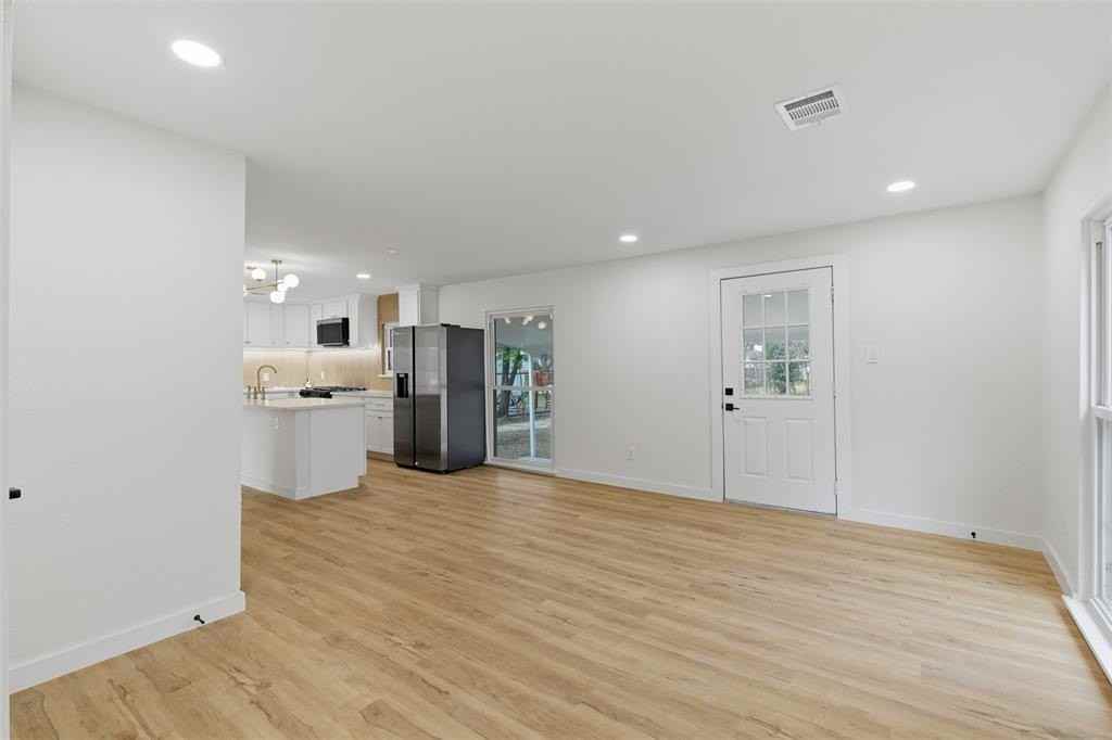 617 Ouida St - Photo 4 of 24