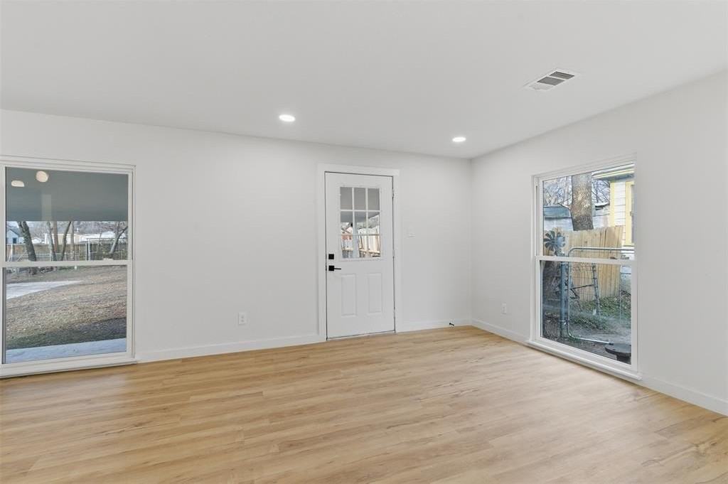 617 Ouida St - Photo 5 of 24