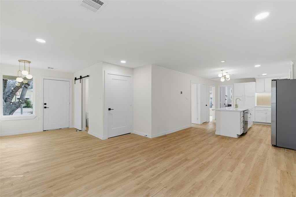 617 Ouida St - Photo 6 of 24