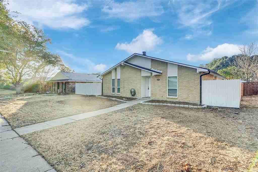 1204 Whitehall Dr - Photo 2 of 28