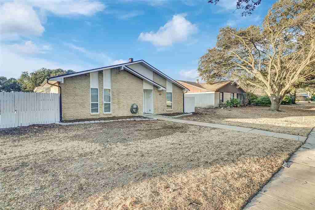 1204 Whitehall Dr - Photo 3 of 28