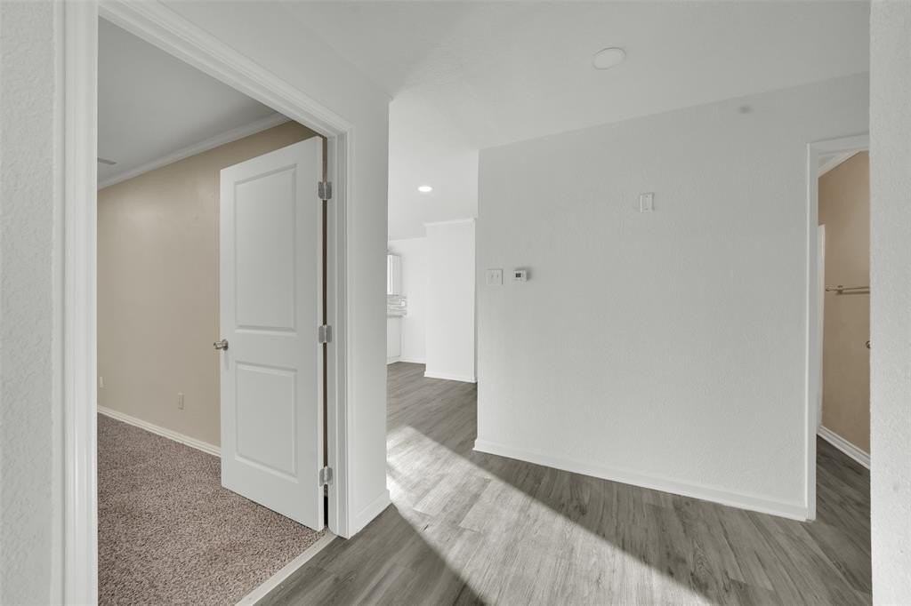 1204 Whitehall Dr - Photo 4 of 28