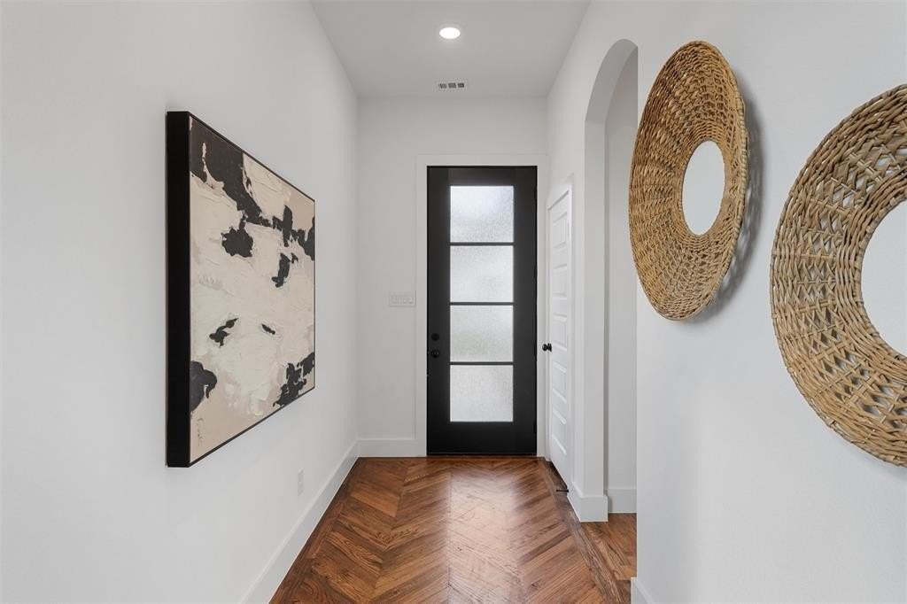 700 Park Dr - Photo 2 of 22