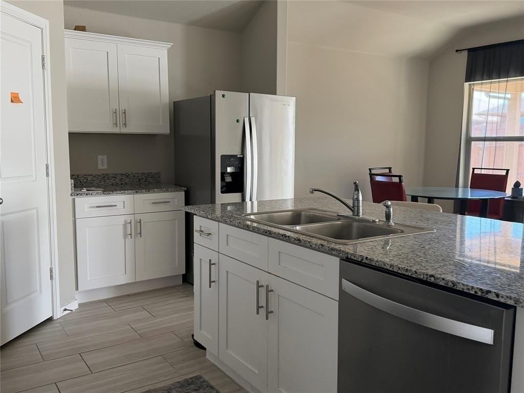 1348 Dillard Creek Dr - Photo 3 of 11