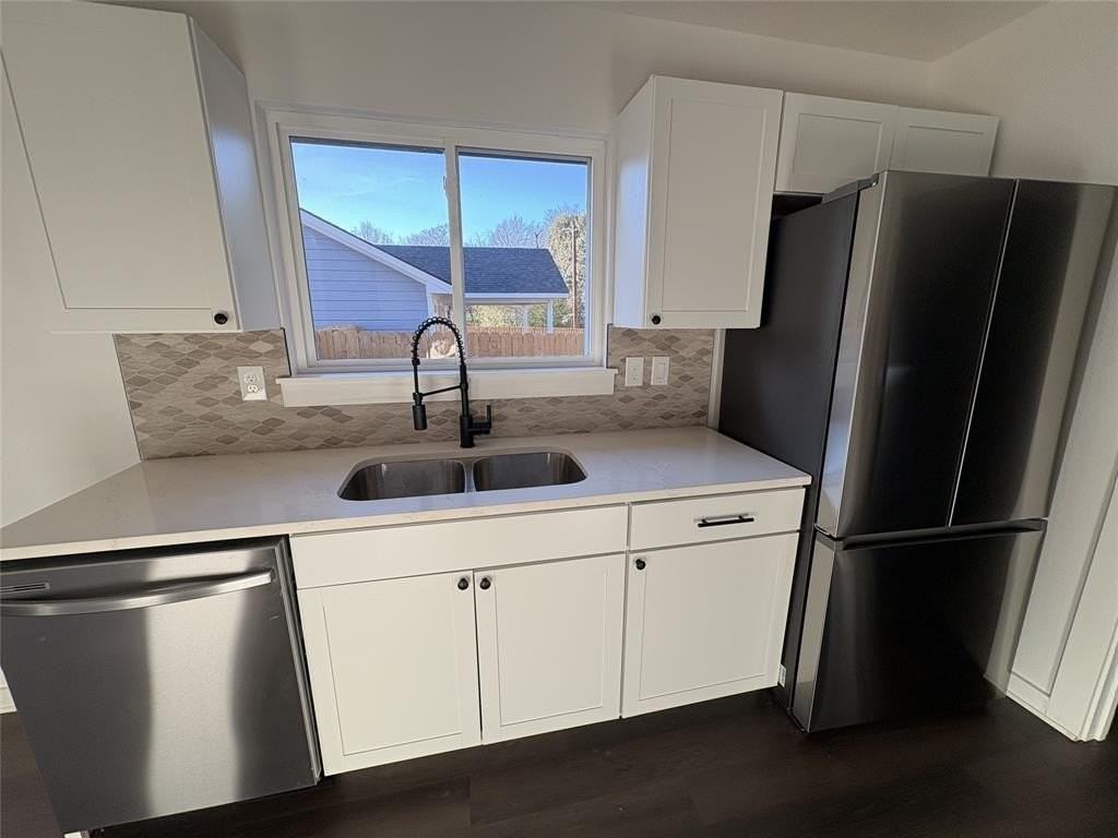 515 Giraud St - Photo 4 of 14