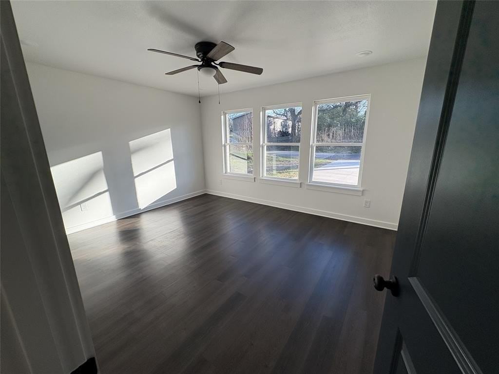 515 Giraud St - Photo 6 of 14