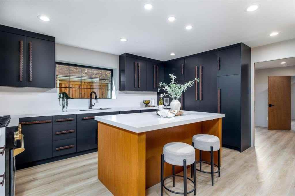 3618 Asbury St - Photo 5 of 34