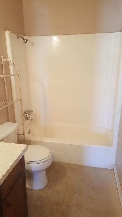 1049 Presidio Dr - Photo 7 of 8