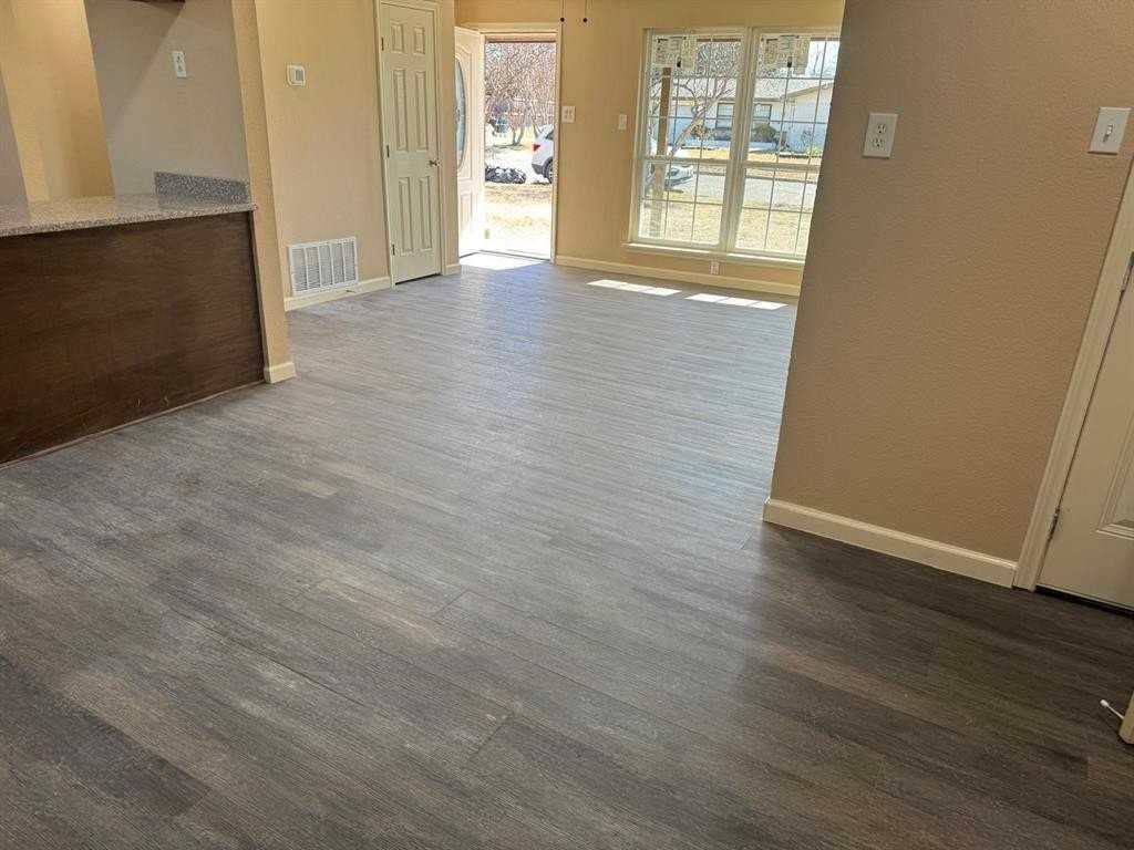 2705 Blue Ridge Dr - Photo 4 of 15