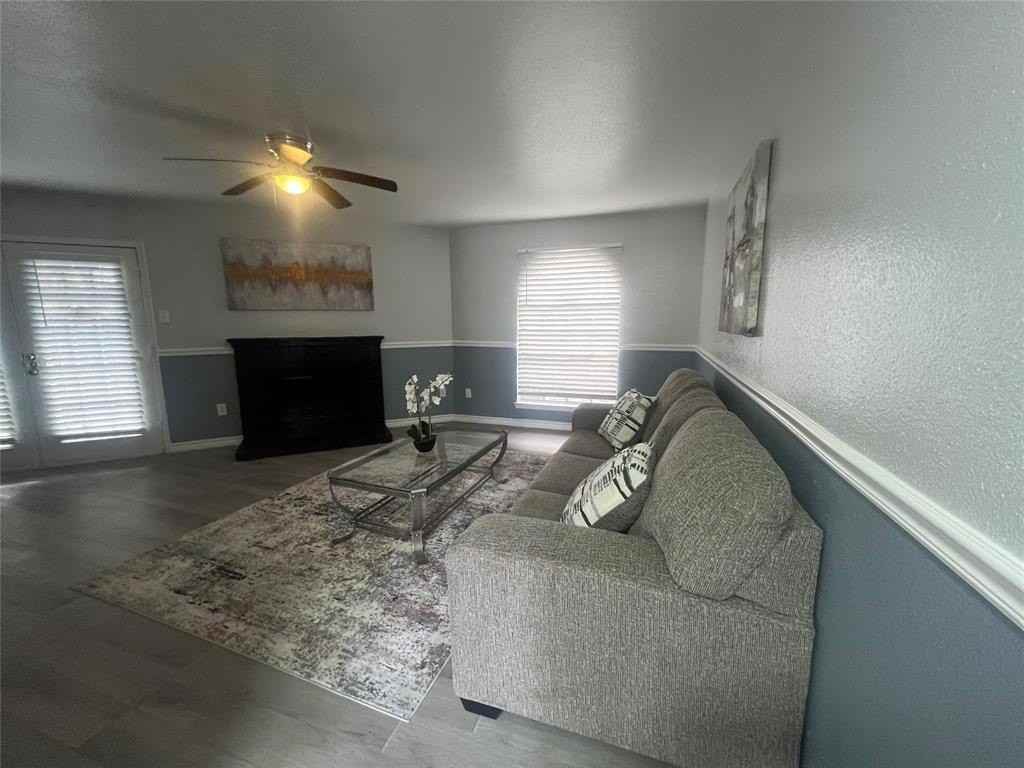 7501 Chesterfield Dr - Photo 4 of 12