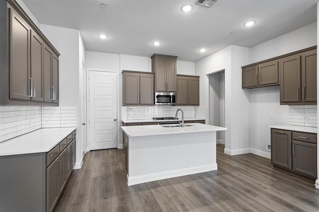 4929 Barcelona Ave - Photo 5 of 35