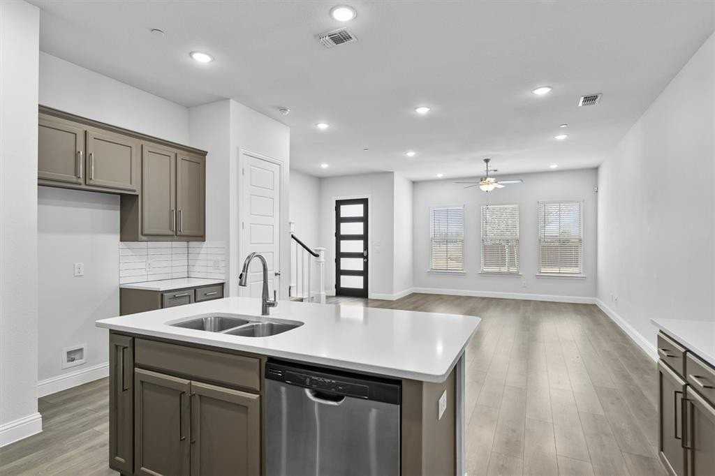 4929 Barcelona Ave - Photo 7 of 35