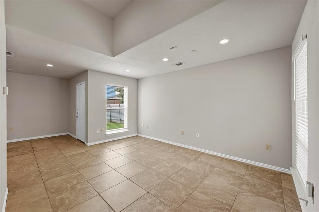 902 Wentwood Dr - Photo 3 of 20