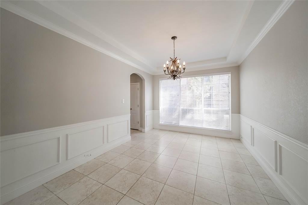 1940 Robin Ln - Photo 4 of 38