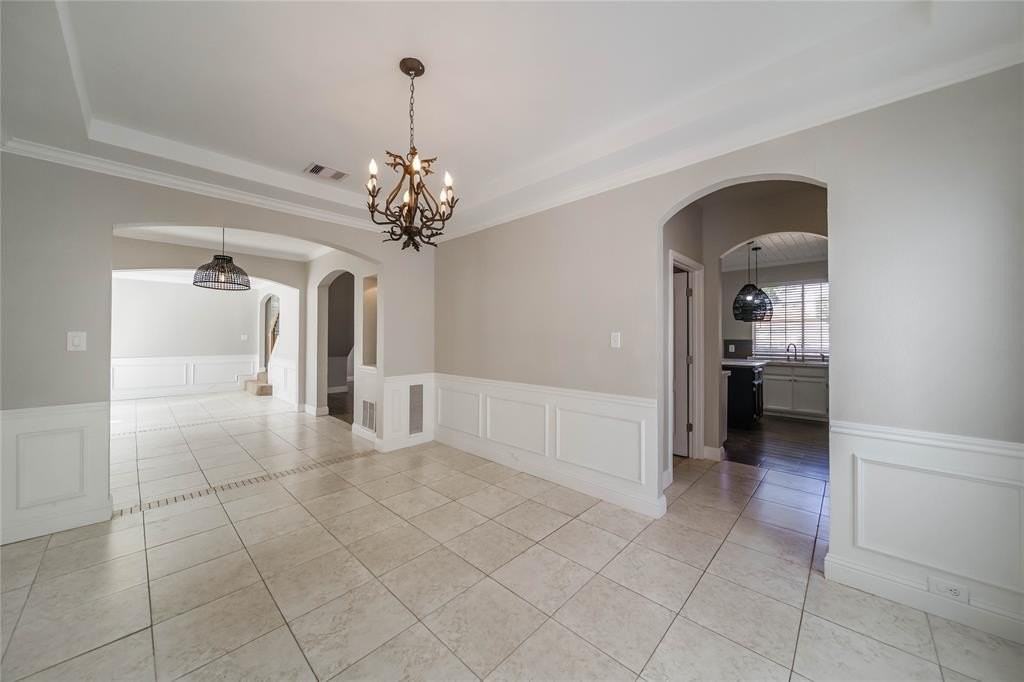 1940 Robin Ln - Photo 5 of 38