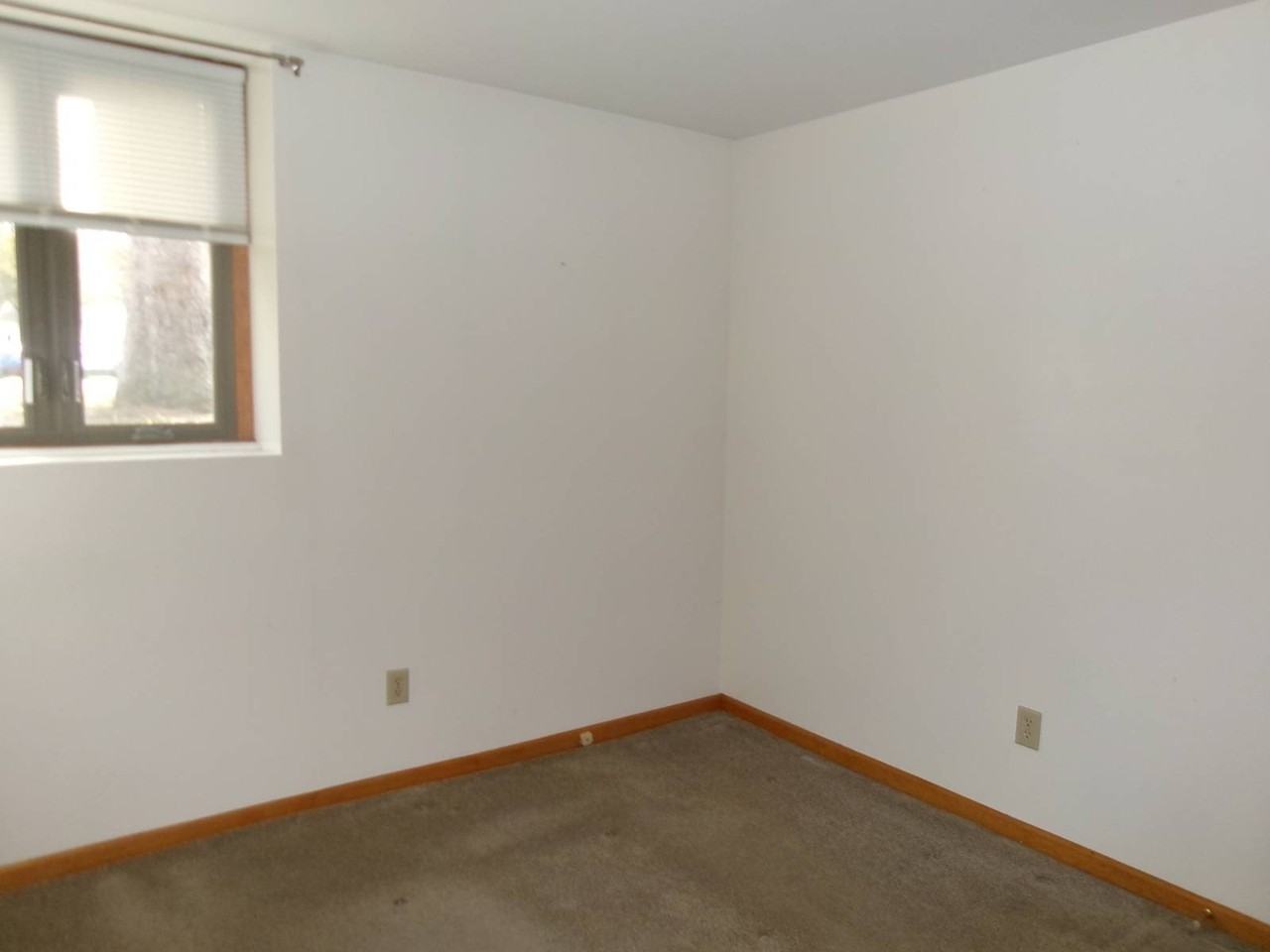 222 S Ten Broeck St #3 - Photo 4 of 36