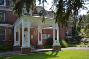 featured image of 3 Pine Terrace Rd #211