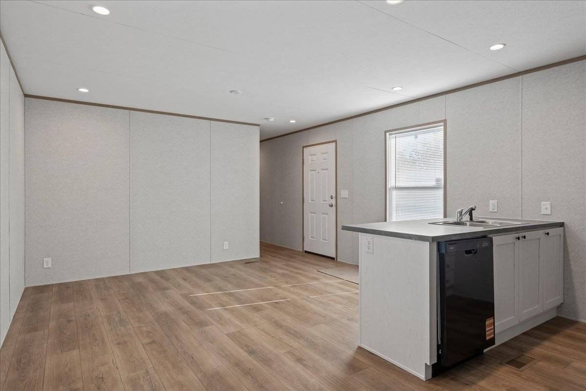 1751 N Grand Ave W #94 - Photo 4 of 16