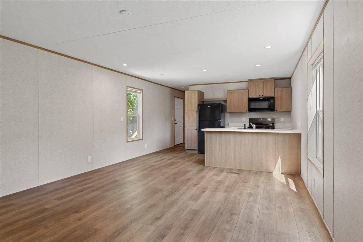 1751 N Grand Ave W #2 - Photo 4 of 20