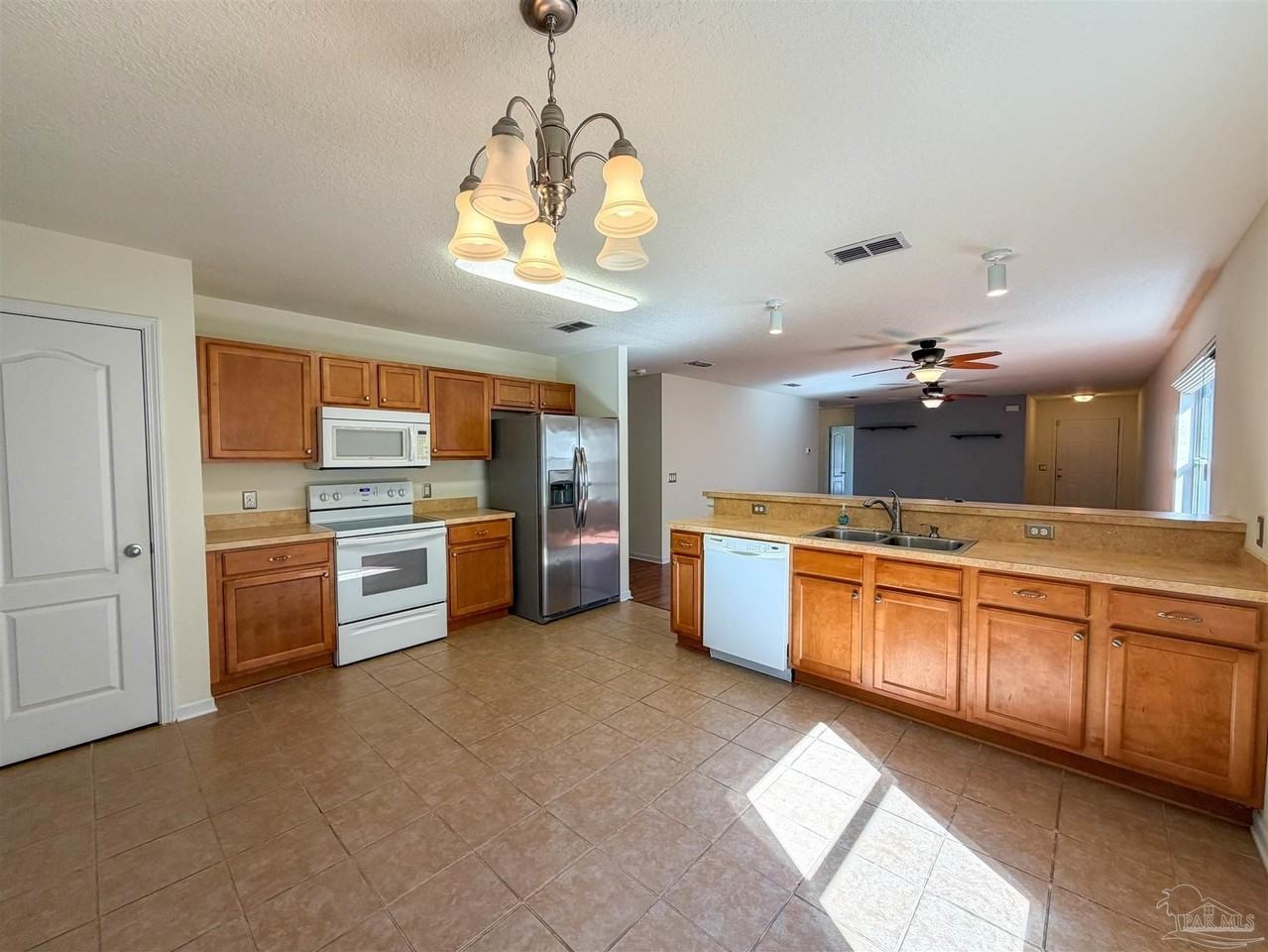 10645 Senegal Dr - Photo 7 of 26