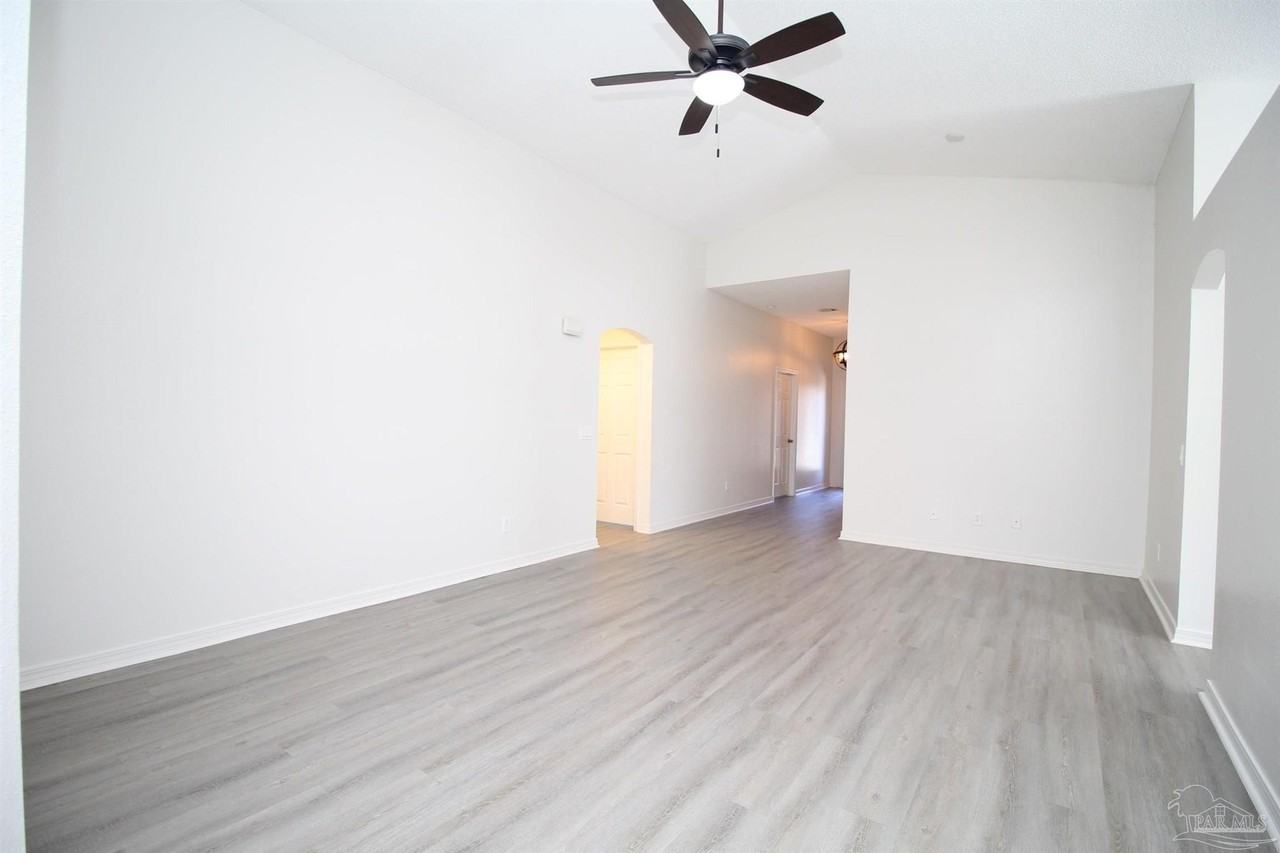 5865 Dandelion Ln - Photo 4 of 26