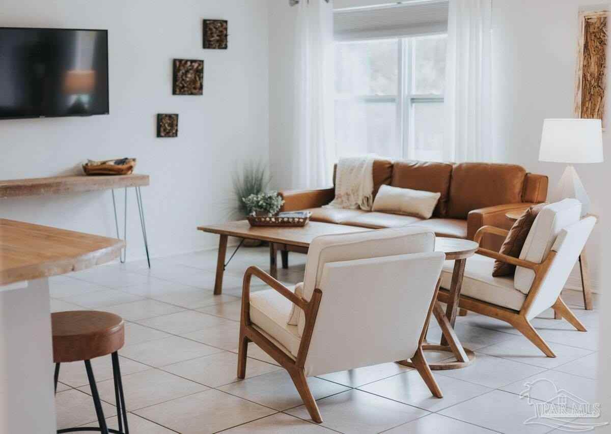 8625 El Paseo St - Photo 4 of 19