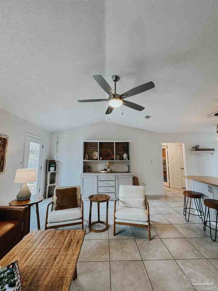 8625 El Paseo St - Photo 5 of 19