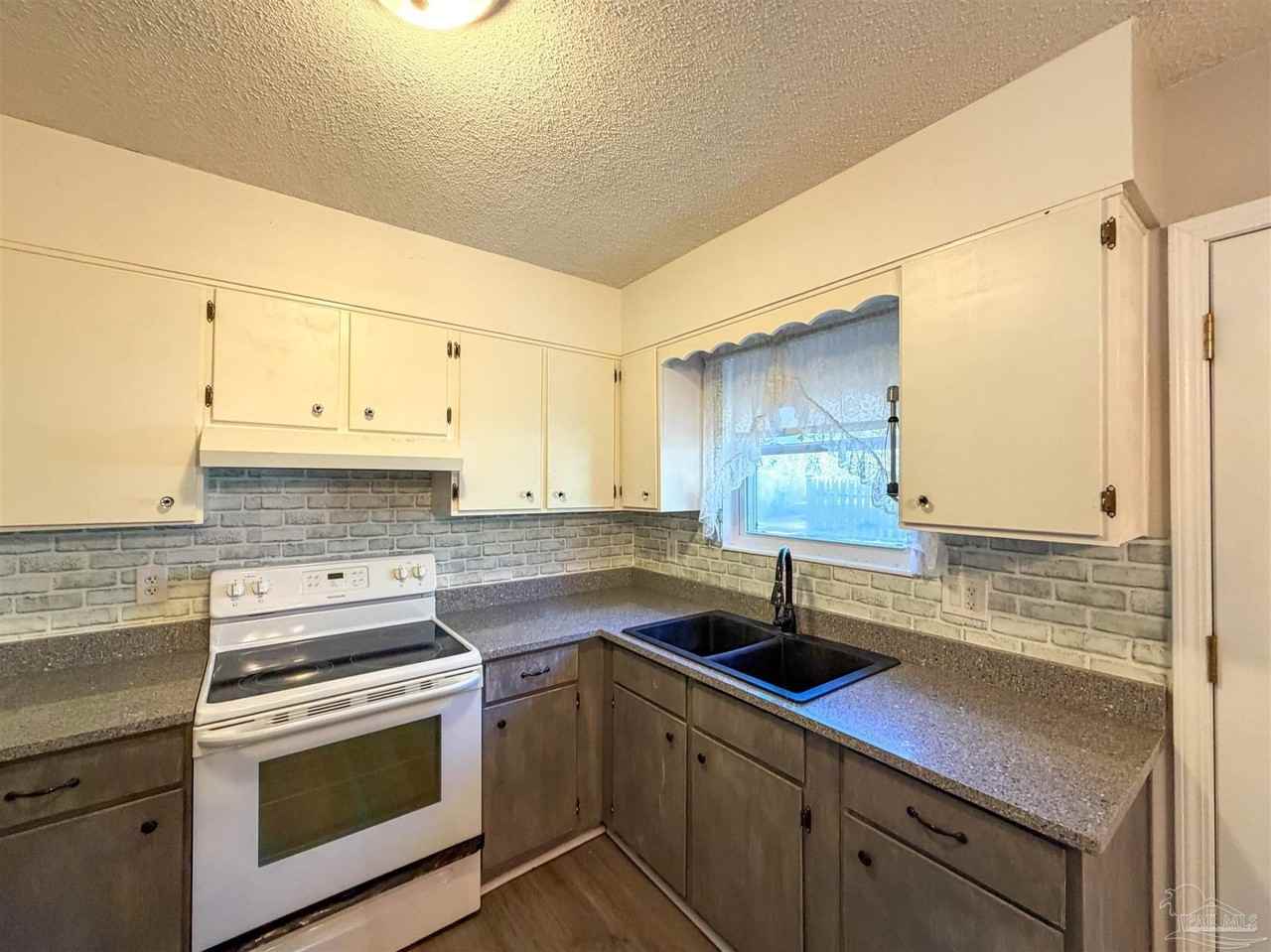 1965 Brentco Rd - Photo 7 of 26