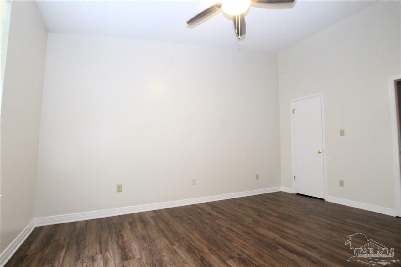 9345 Chisholm Rd Apt I2 #I2 - Photo 6 of 14