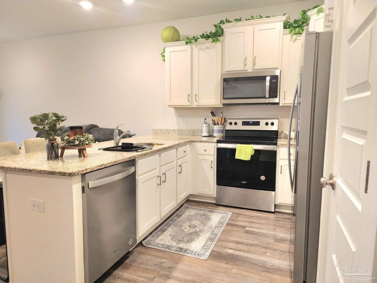 1512 Iroquois Ct - Photo 3 of 21