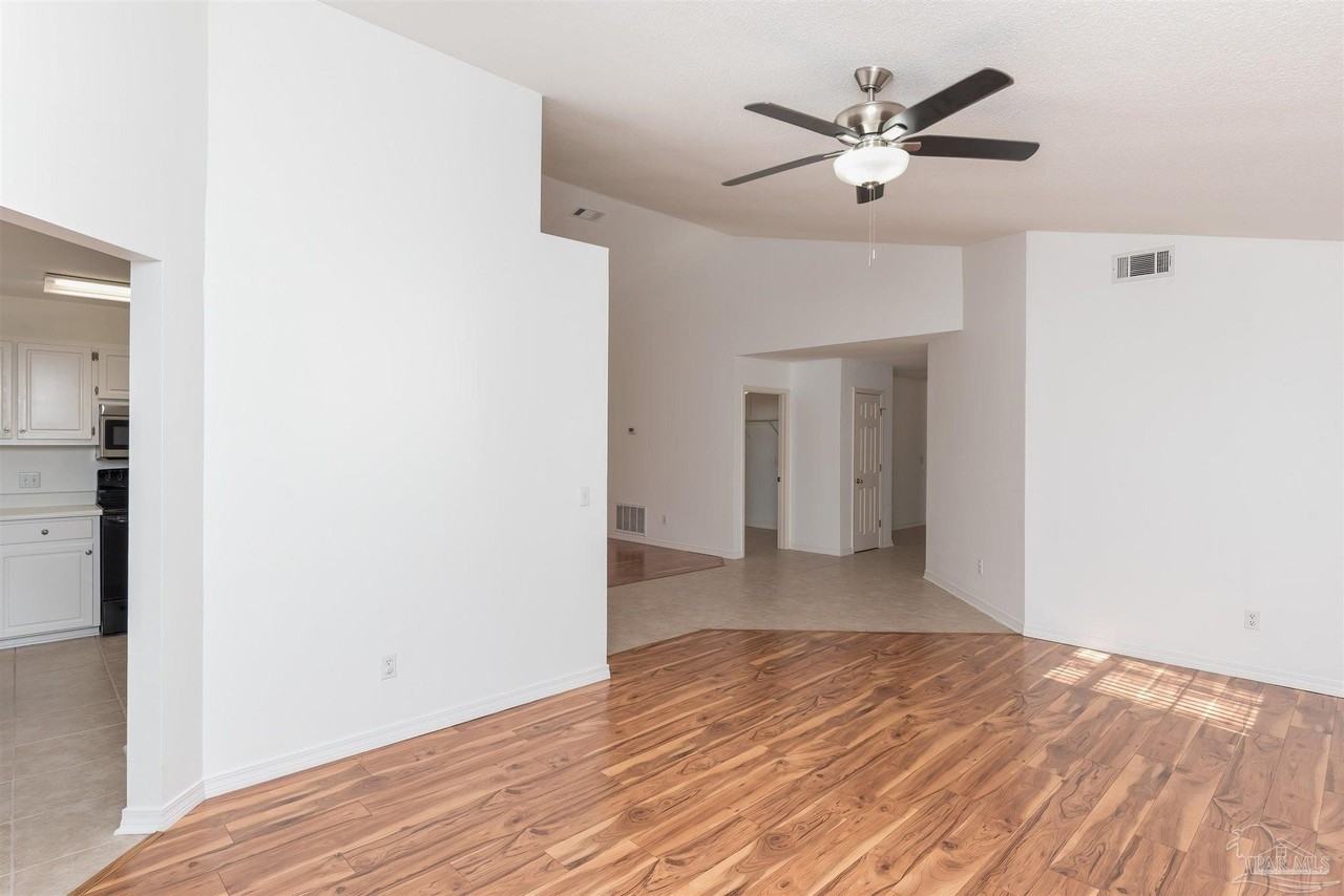 25 Littleton St - Photo 7 of 37