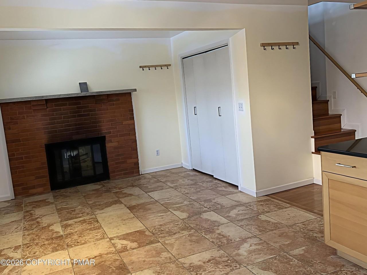 124 Saunders Dr - Photo 3 of 43