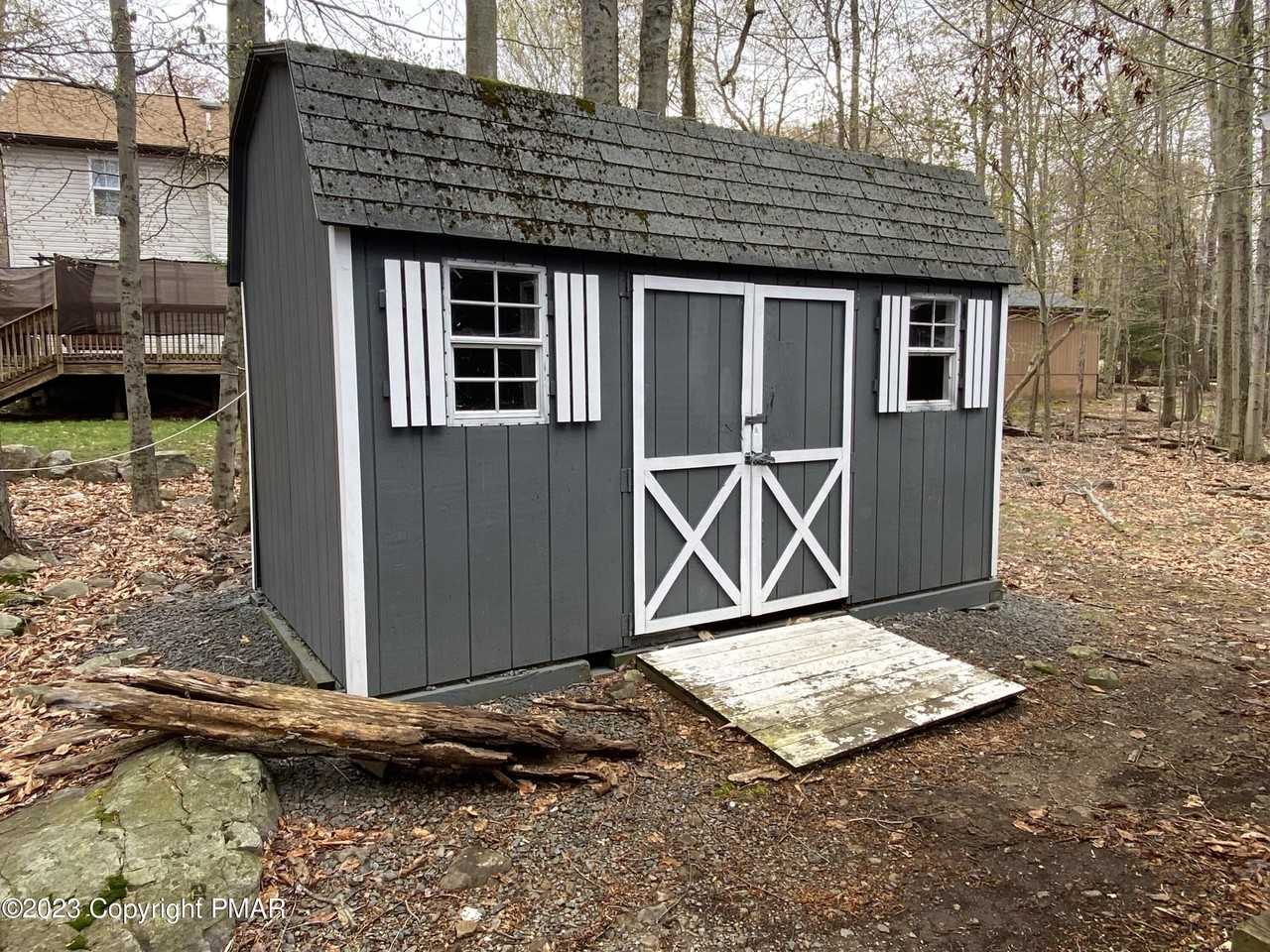 7173 Robinwood Dr - Photo 3 of 19