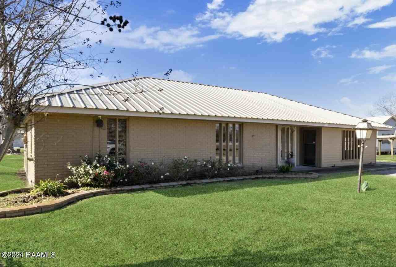 616 E Broussard Rd - Photo 2 of 28