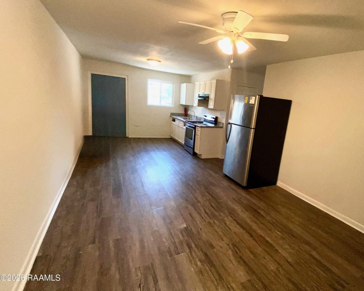 1136 Aster St - Photo 2 of 5