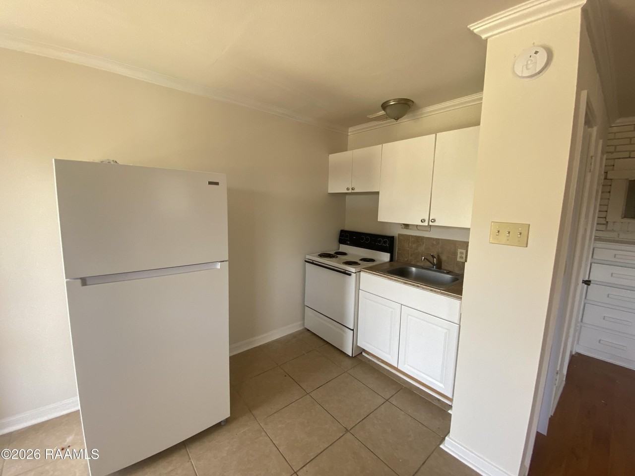 1126 Aster St - Photo 3 of 6