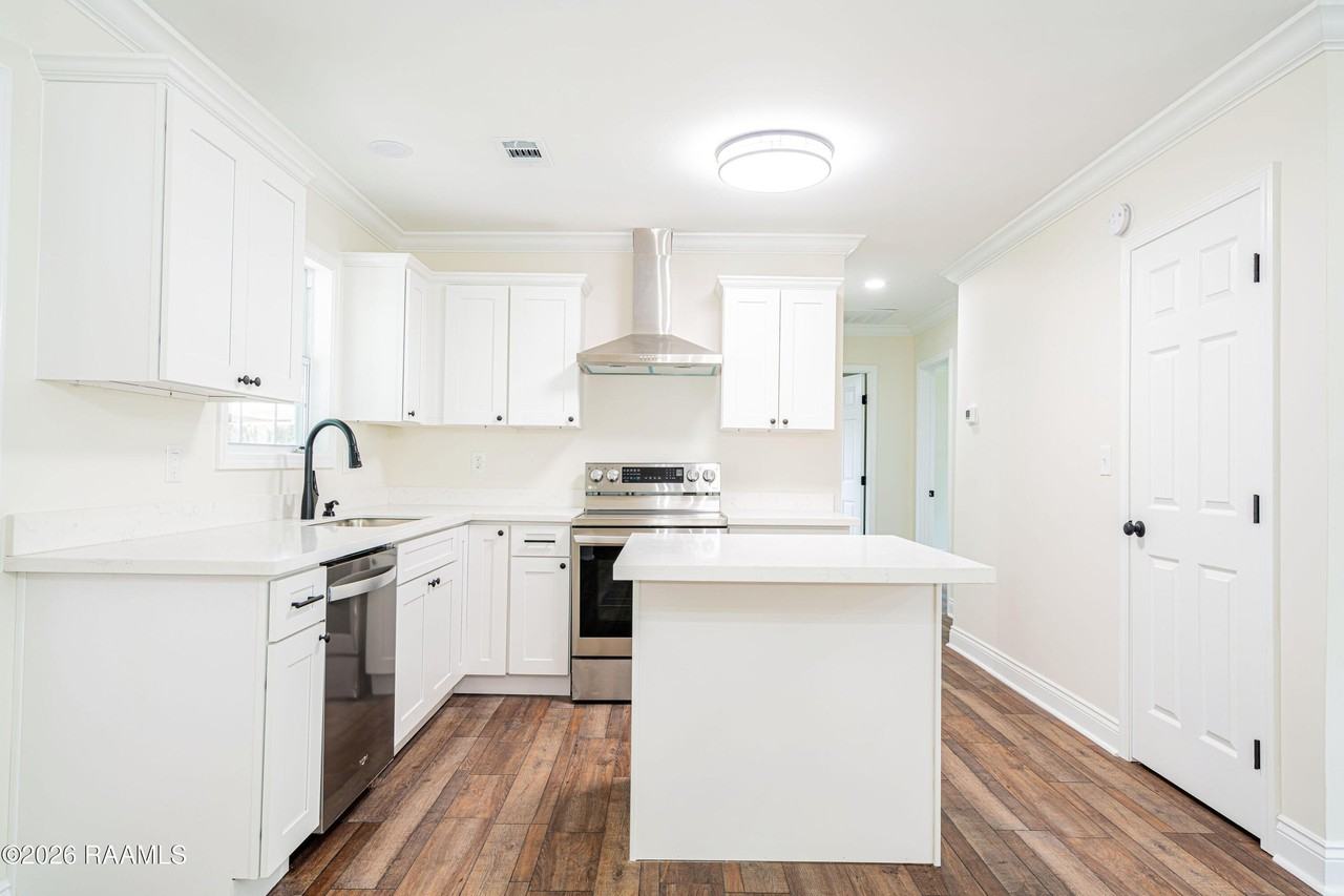 906 Priscilla Ln - Photo 5 of 13