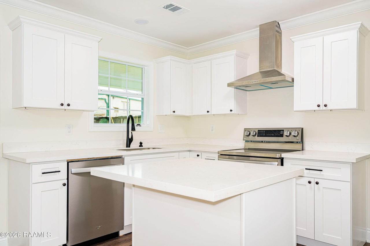 906 Priscilla Ln - Photo 6 of 13