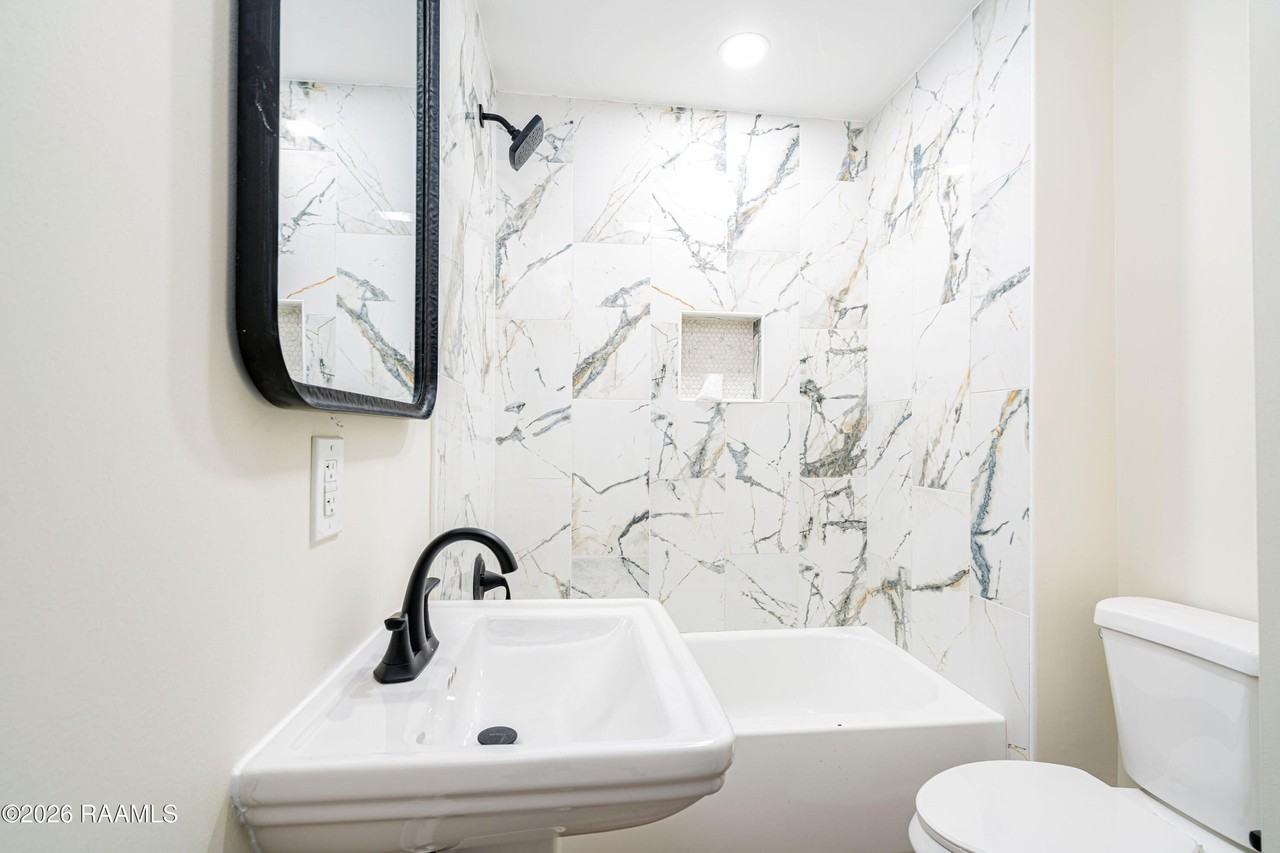 906 Priscilla Ln - Photo 7 of 13