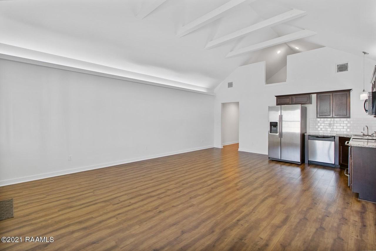 1404 General Mouton Ave - Photo 2 of 15