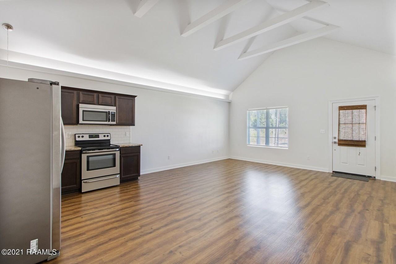 1404 General Mouton Ave - Photo 3 of 15