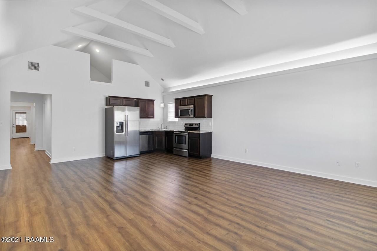 1404 General Mouton Ave - Photo 4 of 15