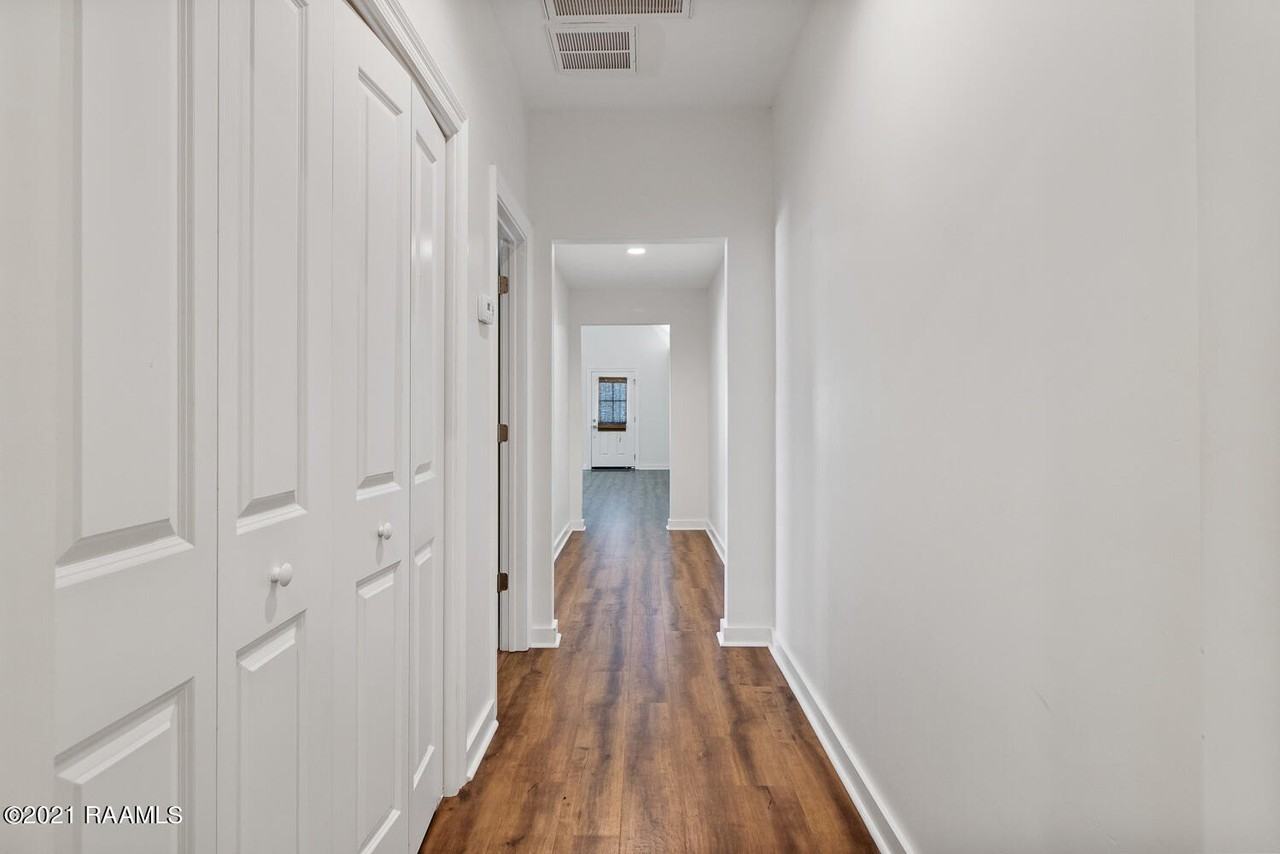 1404 General Mouton Ave - Photo 6 of 15