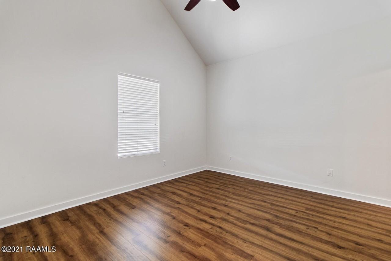 1404 General Mouton Ave - Photo 7 of 15